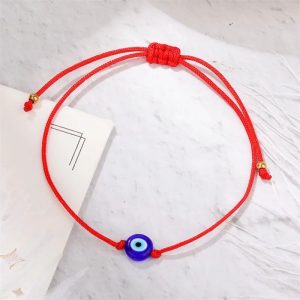 צמיד חוט אדום להגנה מפני עין הרע